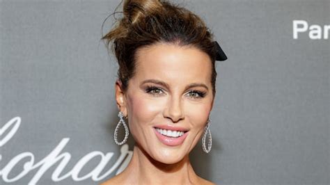 kate beckinsale sexy pictures|Kate Beckinsale, 50, causes a stir as in poses nude in。